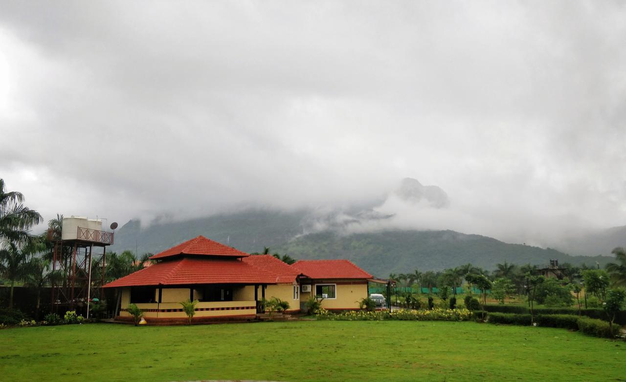 The Kanila Resort Karjat Esterno foto